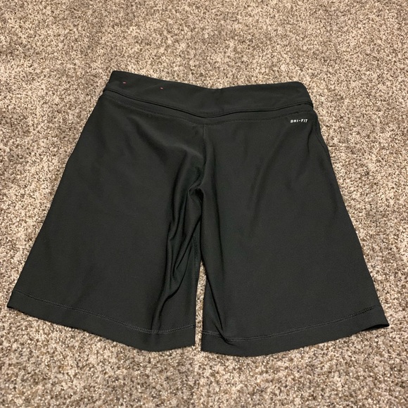 Women’s Nike Loose Capris Size M Great Condition! - Picture 4 of 4